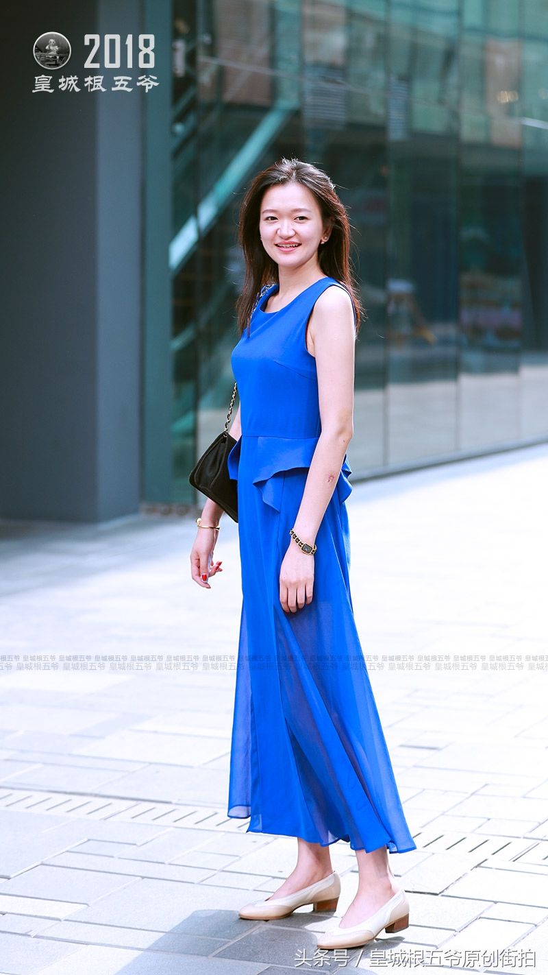 街拍:七月清凉又美丽的穿搭,这样穿好看性感又撩人