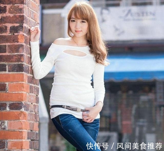 尽显■微胖的牛仔裤美女,尽显曼妙的身姿,背影都那么迷人