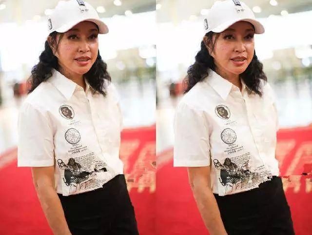 63岁的刘晓庆大脸臃肿，王母娘娘真的老了，女人都挽回不了青春
