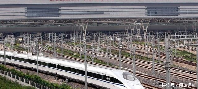 中国最“赚钱”的高铁, 耗资2200亿, 一年收入更是超过300亿!