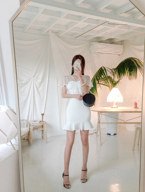 女神孙允珠,融雪花蒲温暖缦纱波点鱼尾裙