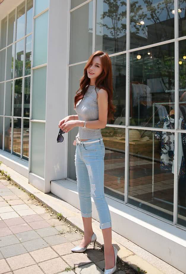 街拍：高挑苗条动人的小姐姐，得体好看又时尚！