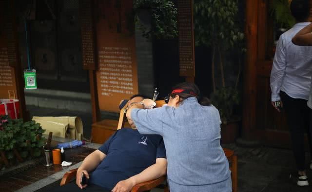 为什么外地人喜欢去“网红城市”成都旅游？游客：成都包容