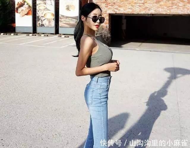 牛仔裤的美女:清纯甜美,美若天仙!