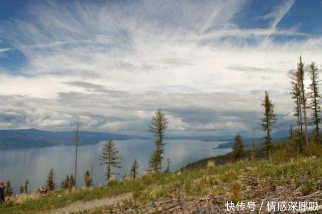 世界上最清澈的湖泊，100多米深一眼能看到底，船只像悬在空中