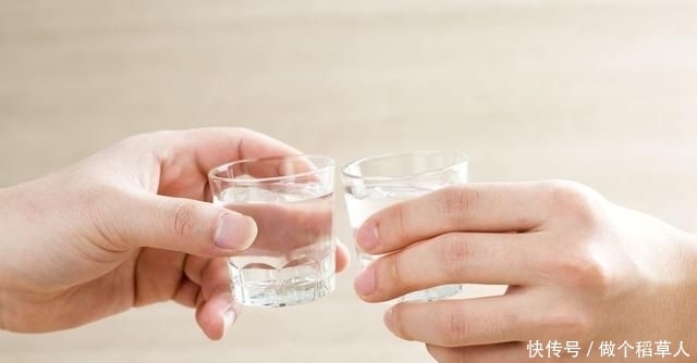 行除菌过滤：喝点酒能预防肺炎吗？辟谣：酒精这样用才有效，酒精杀灭新型病毒