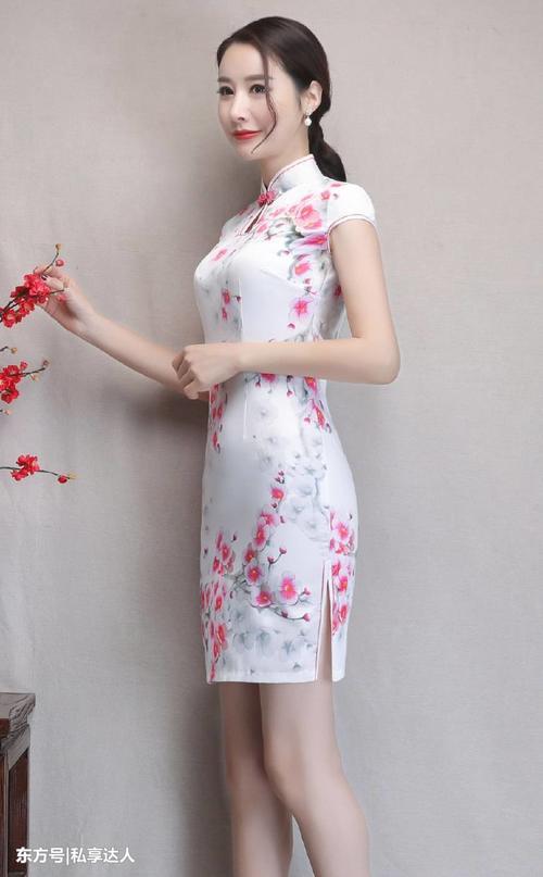 看了她穿的这款旗袍裙，还有人说她身材不饱满吗？