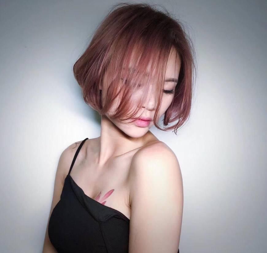 剪短发，显胸大，有图有真相!