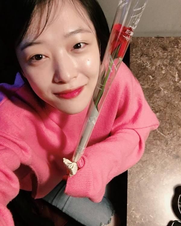 崔雪莉你开小号了吗？网红撞脸成这样真的太夸张了吧！难道这种神