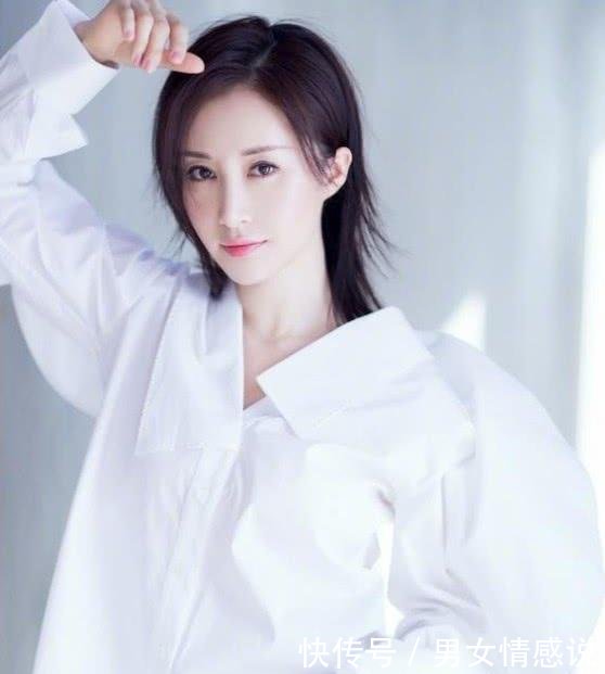 舒畅的袖子太别致，鼓风机藏在袖口里面快能装下一个抱枕了