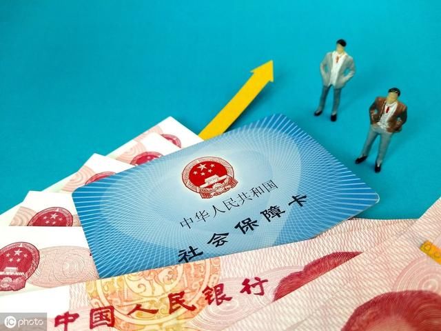 同单位，工龄一样，退休工资相差一倍！原因出在社保年限上？