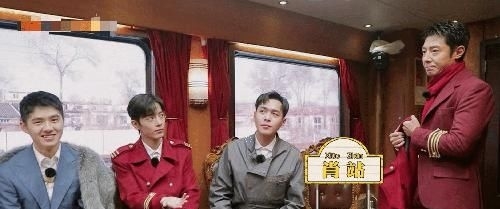 「节目」张若昀送礼物表心意,肖战拿到手里后,脸上却露出了嫌弃的神情