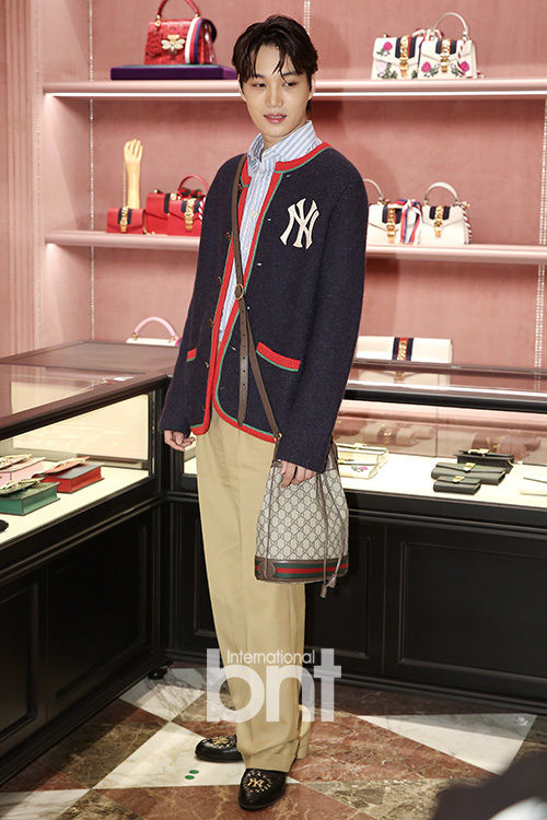 KAI雪炫出席某品牌活动 时尚装扮尽显魅力