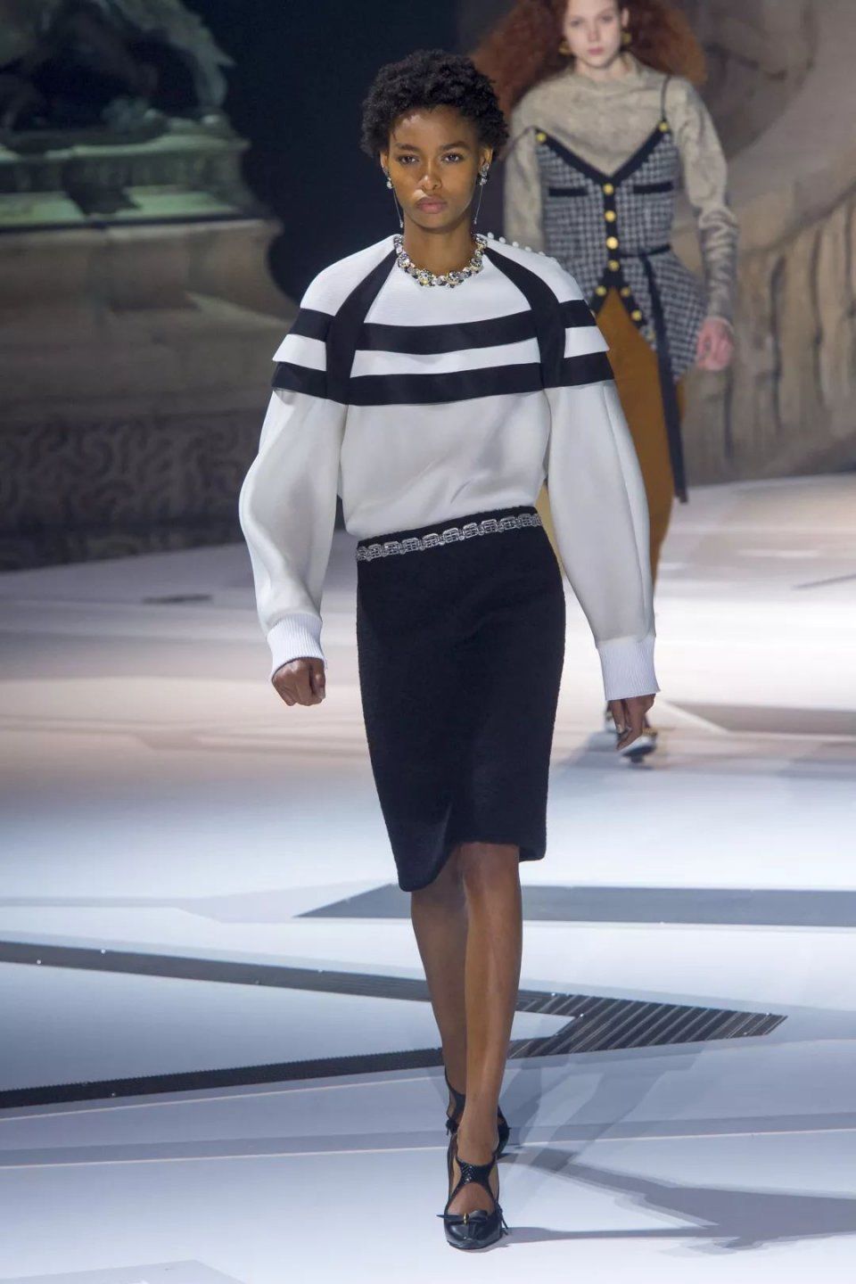 如何才能坐上四大时装周秀场的头排?