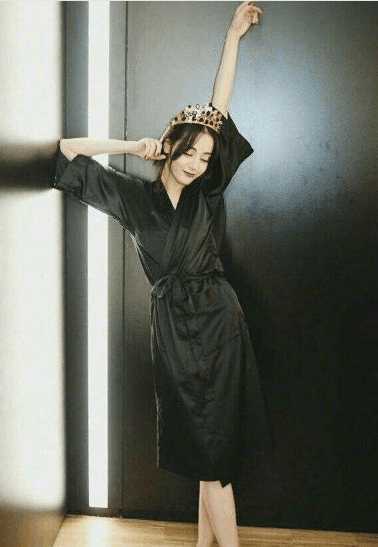 迪丽热巴素颜在机场, 与之前不一样, 网友: 擦肩而过没认出