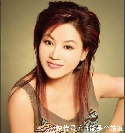  #去世#军人家庭出身，24岁一炮而红，47岁父母丈夫相继去世，今仍旧单身