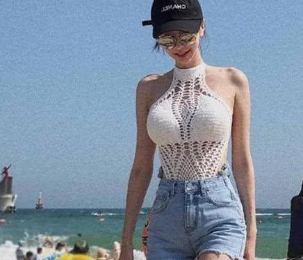 牛仔裤是女性首选，搭配T恤瞬间拥有“心动的感觉”，秀出美姿