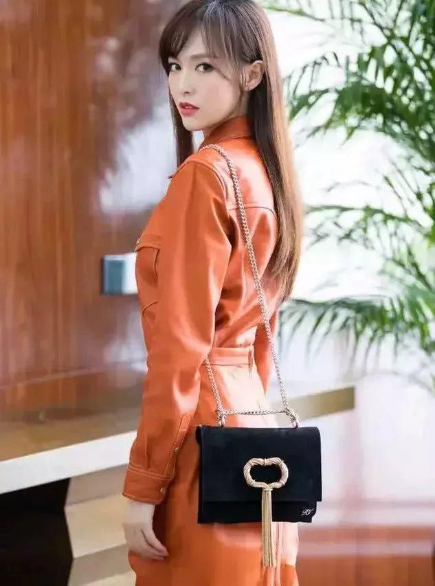 唐嫣仗着自己腿细，穿绑50圈鞋带的长筒靴，网友：看着鞋带头晕！