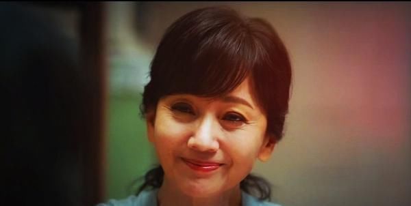 「生图」66岁赵雅芝精修生图差距大? 满脸皱纹还不如现如今的林青霞