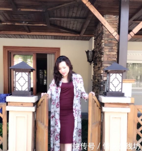 她被赵本山发掘一夜成名，如今生下2子丈夫成谜，美得令人心动！