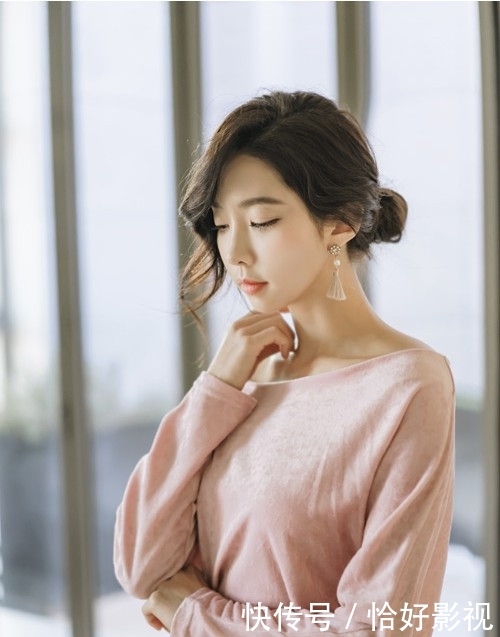  「迷人」朴洙妍-简约娴雅迷人柔粉连身短裙鉴赏