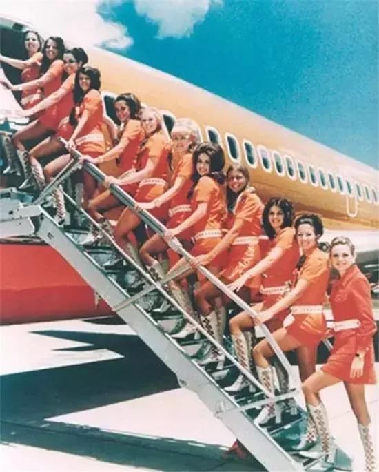 空姐制服的百年演变史，让你明白制服诱惑的真正原因