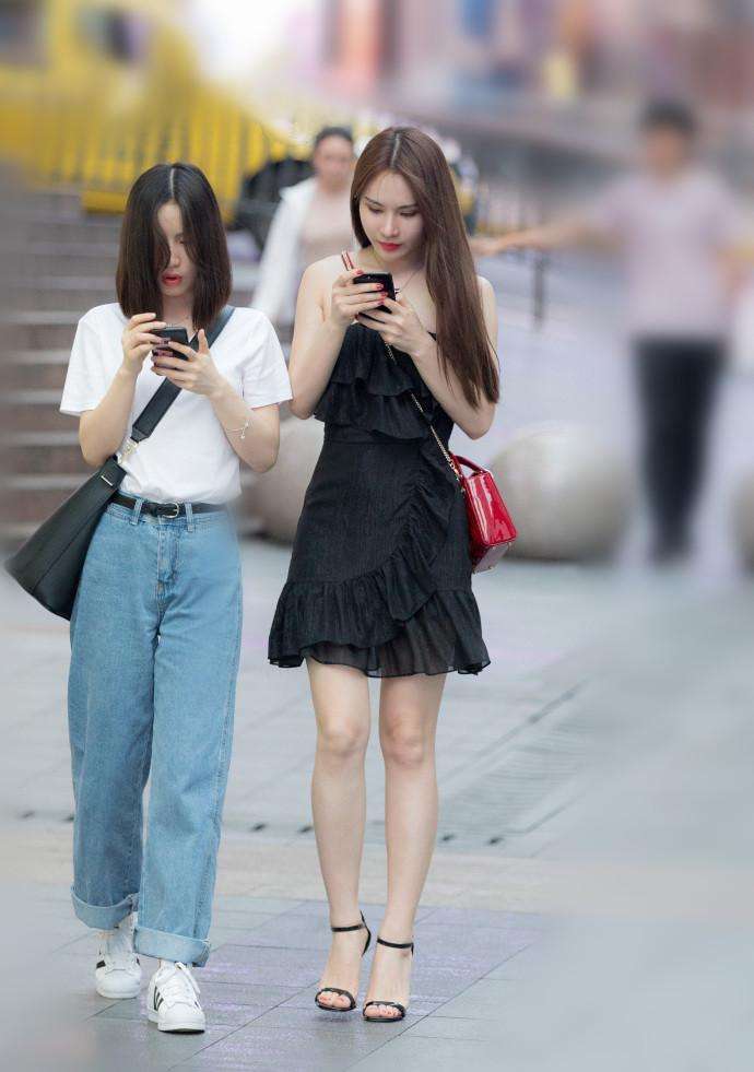 重庆街拍, 连衣裙配长腿, 难以抗拒的美