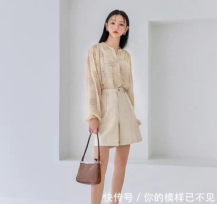  适合：别总穿牛仔短裤，今夏流行“老爹短裤”，搭配这3件上衣，很潮！