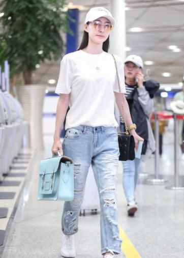 厉害了王丽坤!运动裤也能当围脖戴?网友:林更新看了想打人!