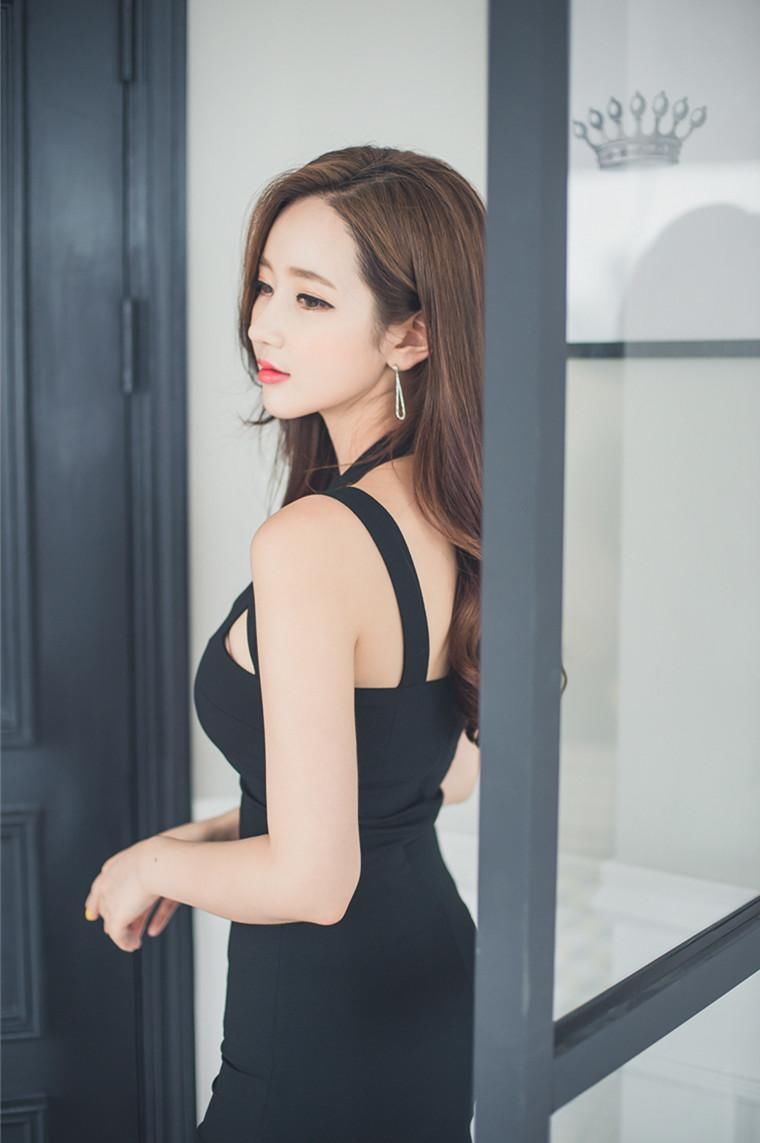 韩国大胸美女李妍静穿紧身连衣裙，性感又妩媚拍大尺度高清写真！