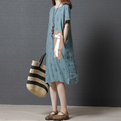 瞧瞧下图的女生,真有眼光,相中这么清爽又时尚的连衣裙