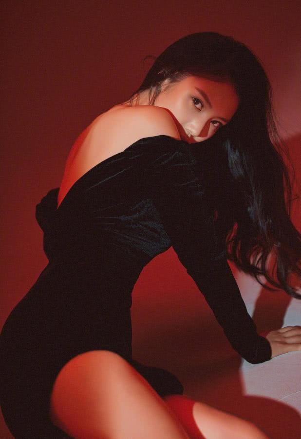 徐冬冬每次造型都能引来网友的关注，太过性感诱惑，有没有人管管