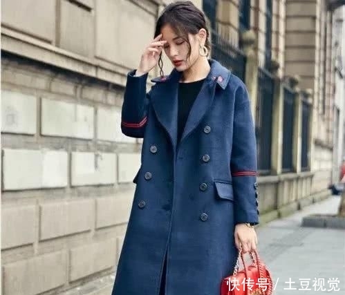  [女人]一个精致的女人冬日离不开羊绒大衣，时髦修身，显得时尚利落