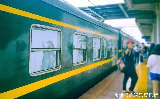  【硬座票】为什么乘火车卧铺时，乘务员都要收走车票，你知道吗