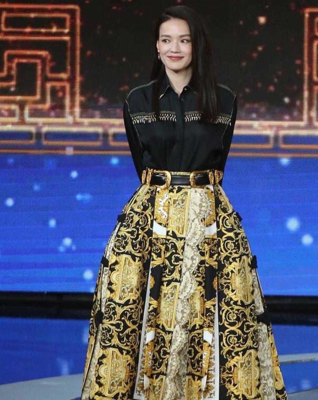  精致■初夏时节,时髦的姑娘小露锁骨,做个精致又时尚的锁骨美人
