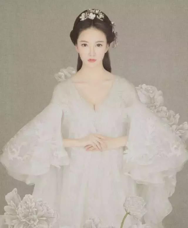 枕上书：刘雨欣微博回应“住院”，斥责网络暴力，网友：干得漂亮