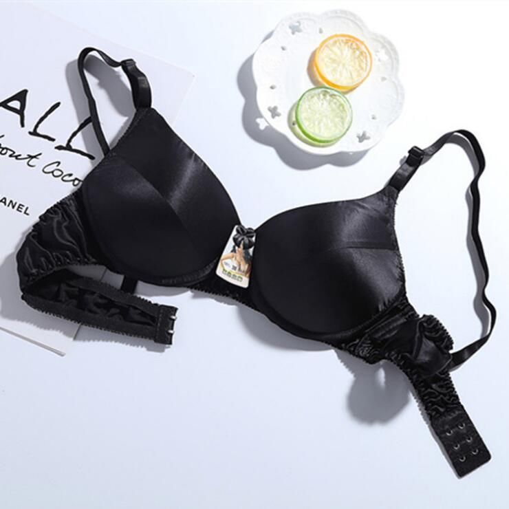 现在的女人真是敢穿啊!穿出了魔鬼身材，一个比一个还妩媚动人