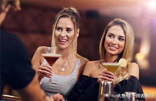 导游劝解:去俄罗斯旅游不和当地美女喝酒,不听的话钱包都空了