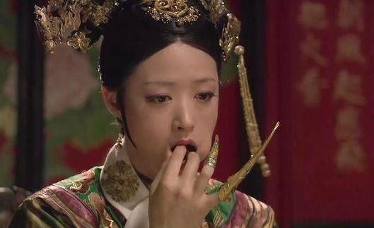 为啥古代妃嫔的手上要戴手指套？其实原因很简单，看看手就知道了