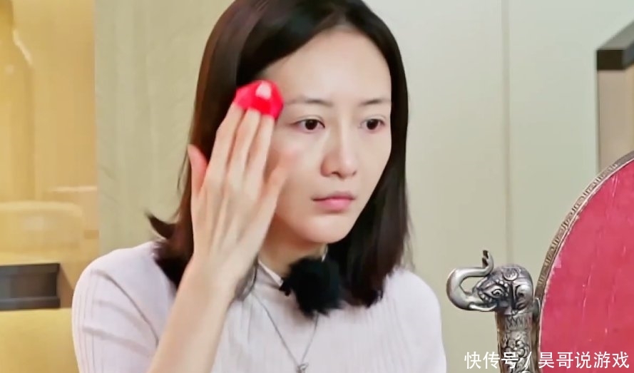 【王鸥】王鸥家中化妆, 无意扫过梳妆台, 这才是属于女明星的化妆品