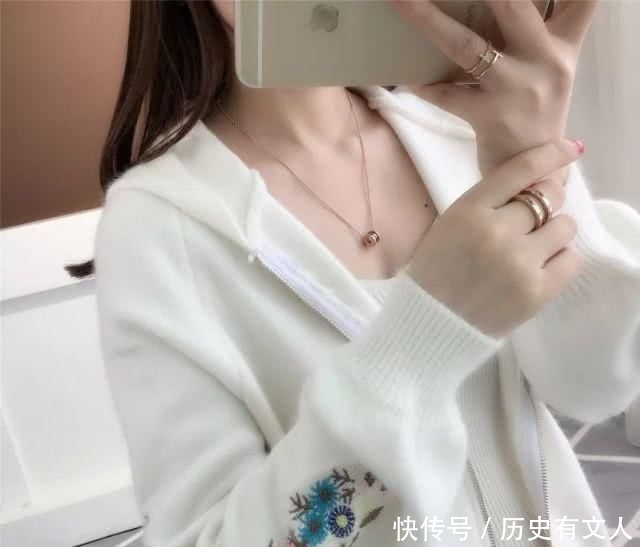 『气质』女人工资上四千,建议穿这“流苏装”,洋气嫩美,谁见都夸漂亮