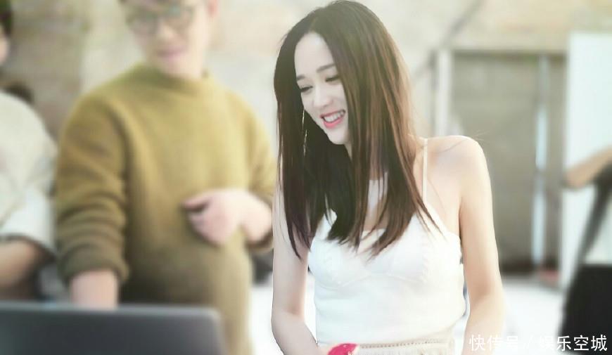 当34的郭碧婷与39的陈乔恩撞衫，年龄只差5岁，视觉效果竟这么大