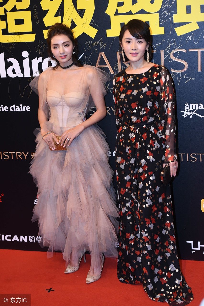 麦迪娜高级定制长裙，穿出了不一样的美，一旁的车永莉被秒了