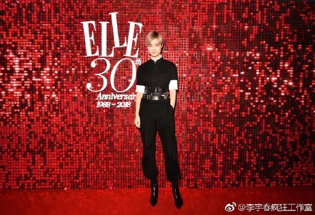 李宇春终于穿对衣服了！红色外套搭配短裤，网友：越来越有女人味