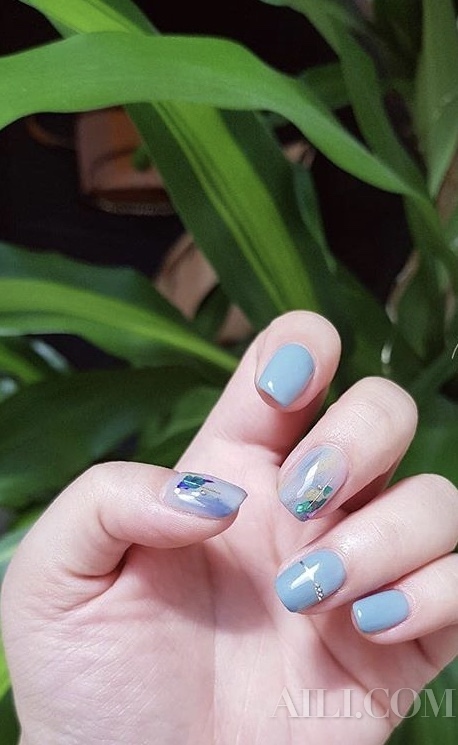 指甲颜色这样挑肤色立刻亮一号！