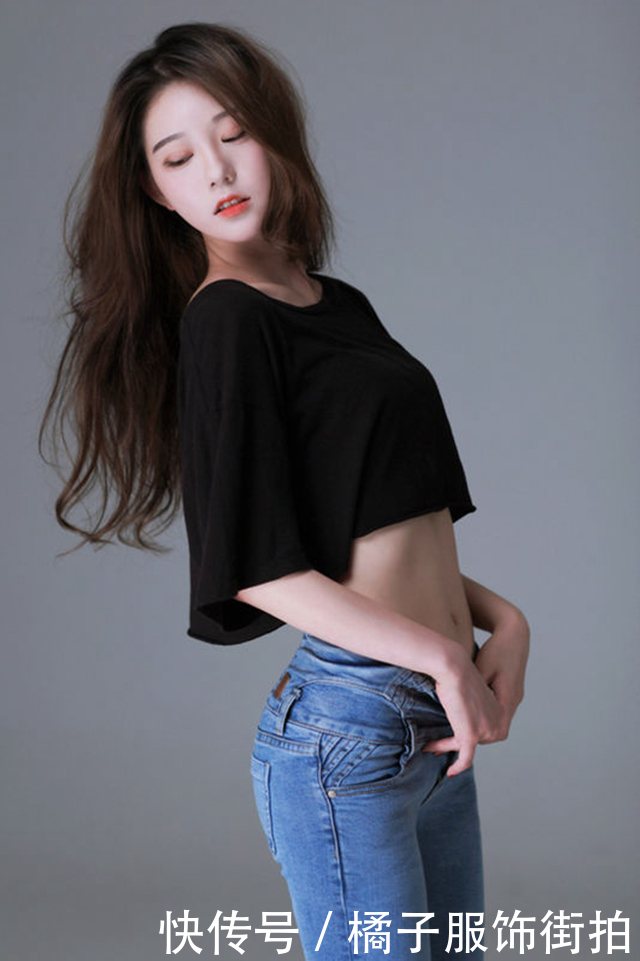 小妹妹穿上紧身牛仔裤，网友“再也挪不动眼睛了”！