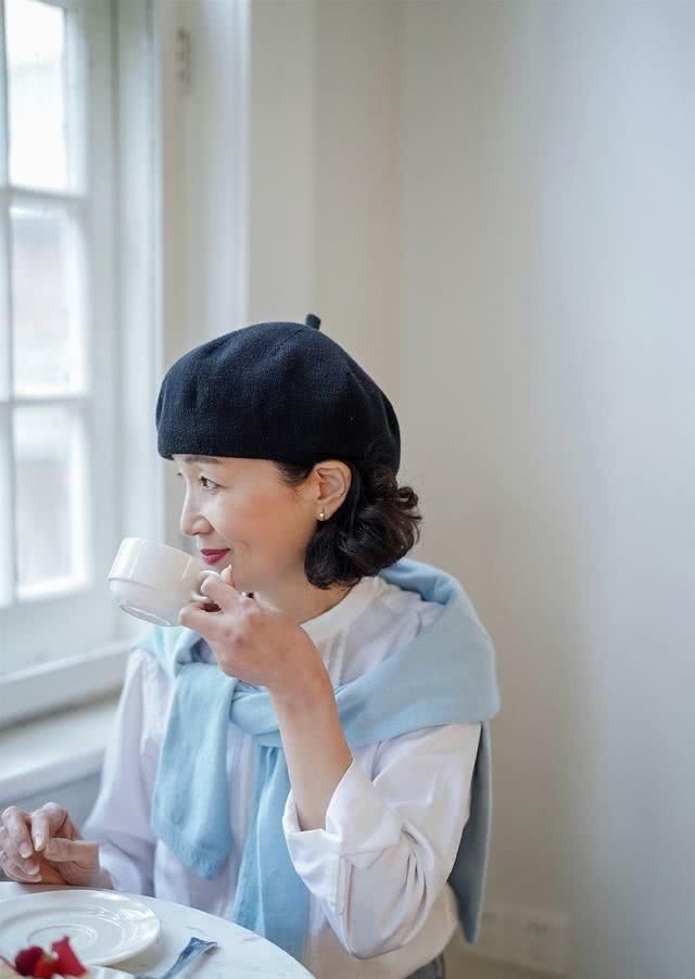  「中年」中年女性不要再穿“妈妈装”，学三木妈妈的穿搭技巧，时髦又洋气