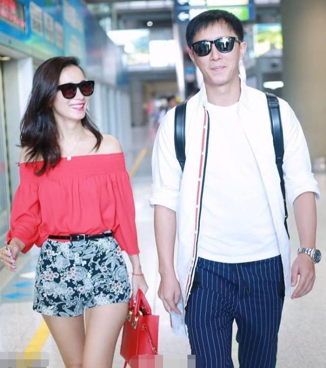 卢靖姗穿短裤秀长腿，却被吐槽上下一样粗，网友：好尴尬