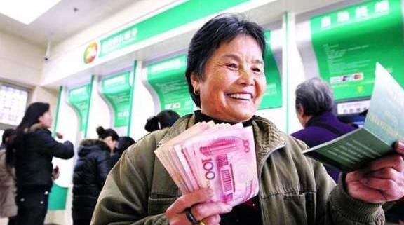 「翻身」养老金好消息30年“工龄”可多领3312，企业终于翻身