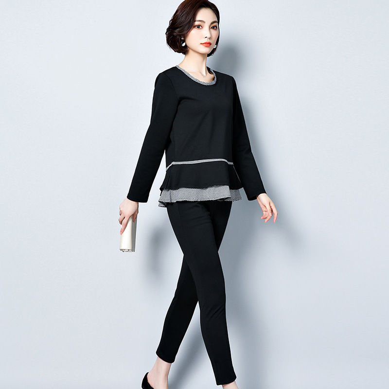 女人不会搭配简直”没法看“，终于等到时髦套装+高跟鞋，真迷人